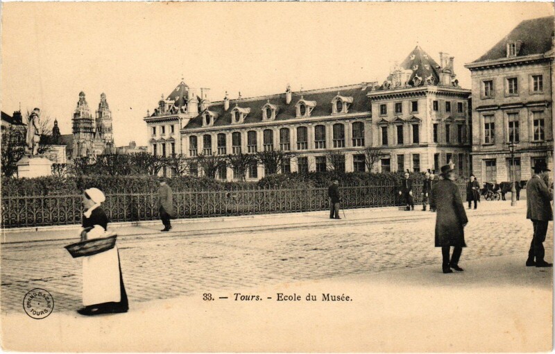 Carte postale ancienne Tours Ecole du Musee à Tours