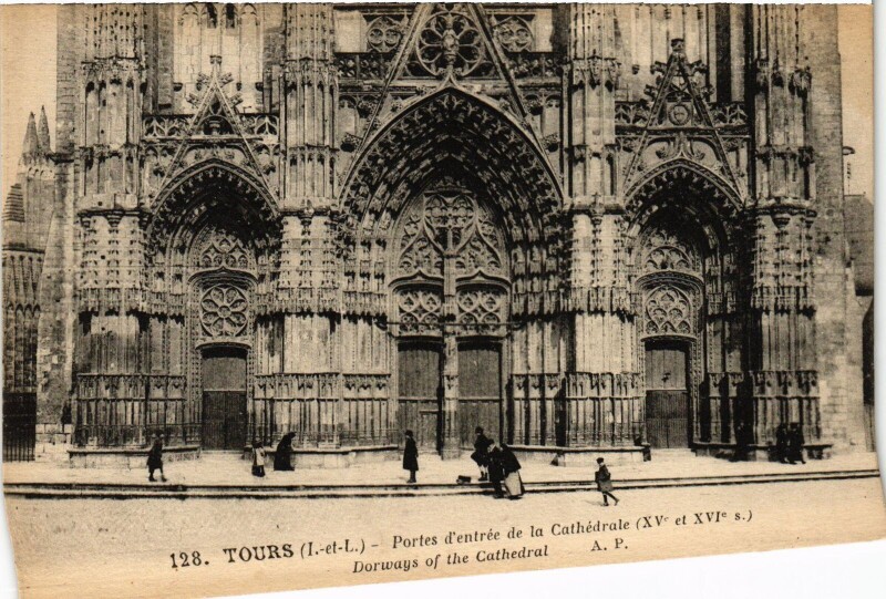 Carte postale ancienne Tours Ported d'entree de la Cathedralel à Tours