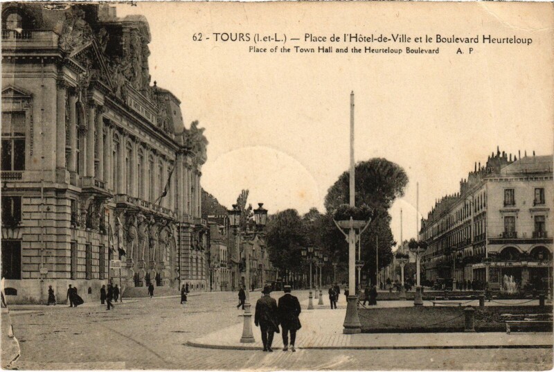 Carte postale ancienne Tours Place de l'Hotel de Ville Boulevard Heurteloup à Tours