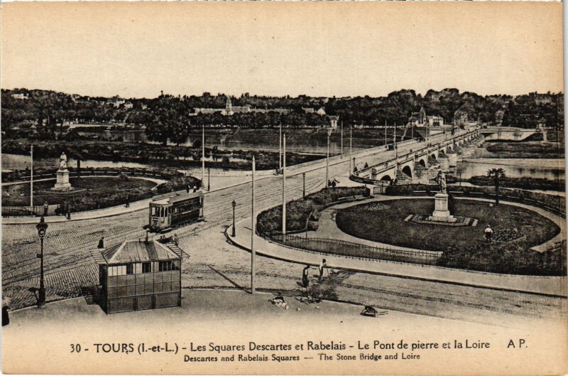 Carte postale ancienne Tours Squares Descartes et Rabelais à Descartes