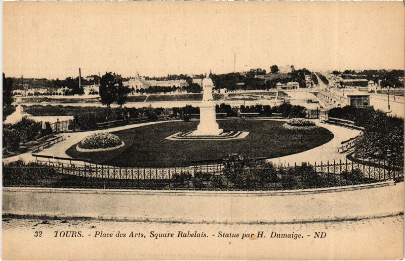 Carte postale ancienne Tours Place des Arts à Tours