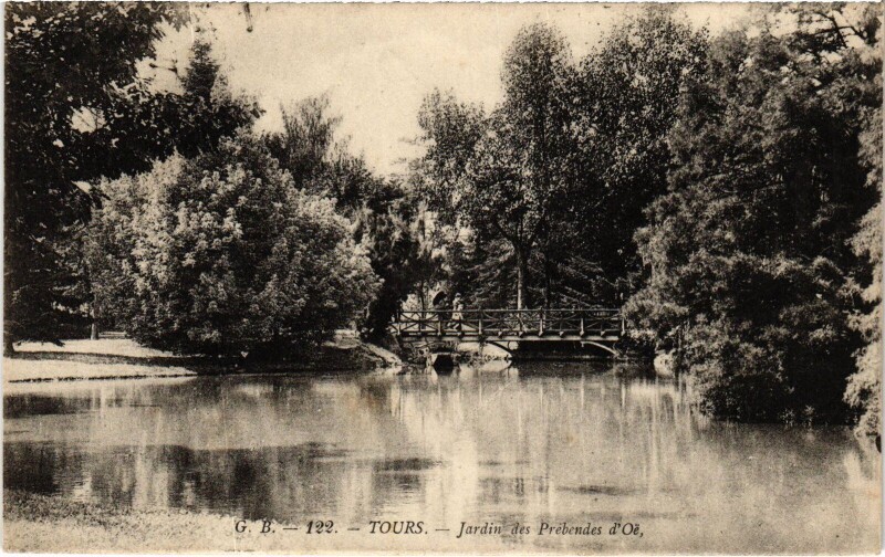 Carte postale ancienne Tours Jardin des Prebendes d'Oe à Tours