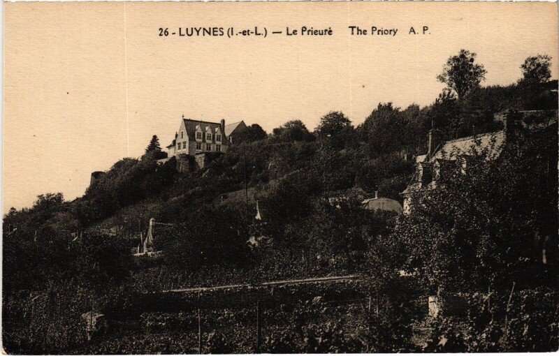 Carte postale ancienne Luynes Le Prieure à Luynes
