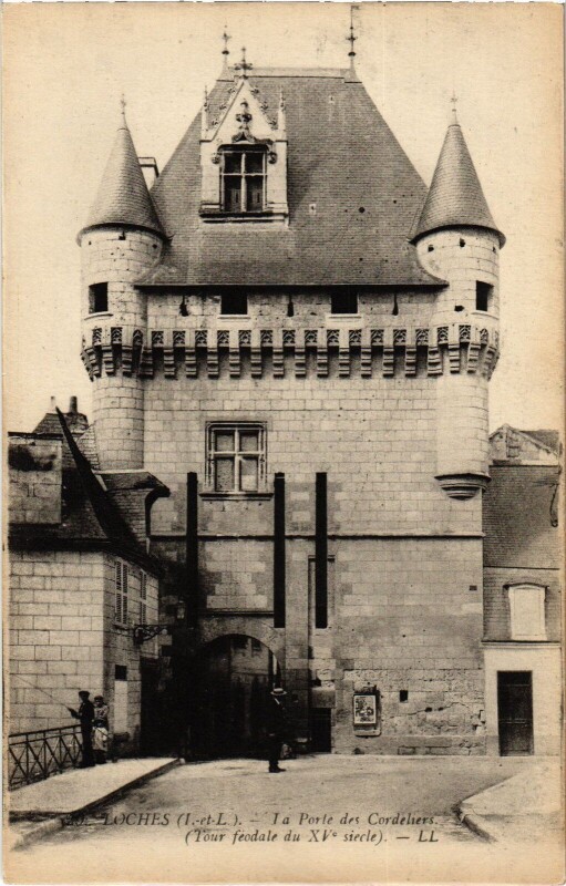 Carte postale ancienne Loches Porte des Cordeliers à Loches