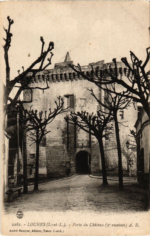 Carte postale ancienne Loches Porte du Chateau à Loches