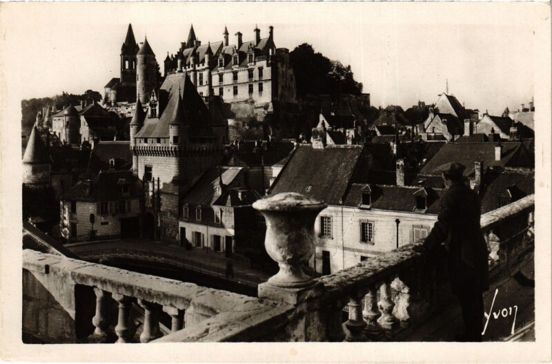Carte postale ancienne Loches Chateau Royal Porte des Cordeliers à Loches