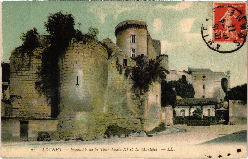 Carte postale ancienne Loches Ensemble de la Tour Louis Xi à Loches