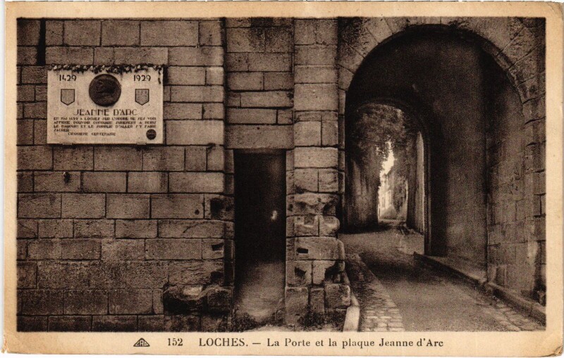 Carte postale ancienne Loches Porte et la planque Jeanne d'Arc à Loches