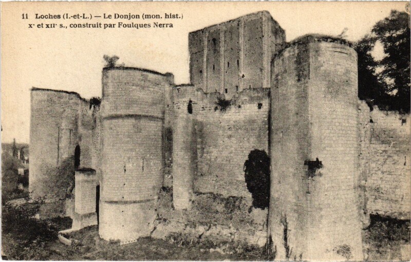 Carte postale ancienne Loches Le Donjon à Loches