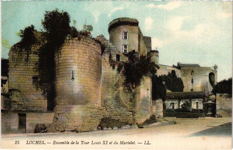 Carte postale ancienne Loches Ensemble de la Tour Louis Xi à Loches