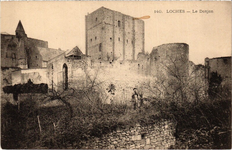 Carte postale ancienne Loches Le Donjon à Loches
