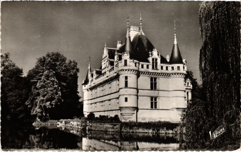 Carte postale ancienne Azay le Rideau Le Chateau à Azay-le-Rideau