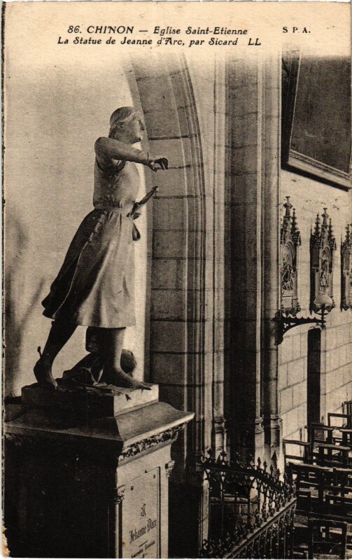 Carte postale ancienne Chinon Eglise Saint-Etienne Statue de Jeanne d'Arc à Chinon