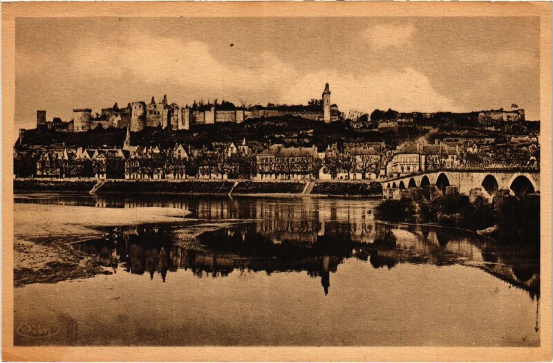 Carte postale ancienne Chinon Le Chateau à Chinon