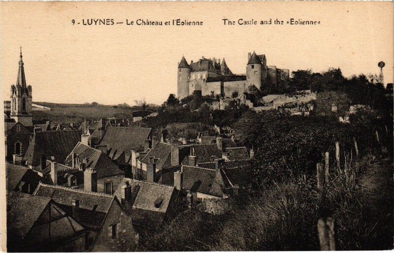 Carte postale ancienne Luynes le Chateau et l'Eolienne à Luynes