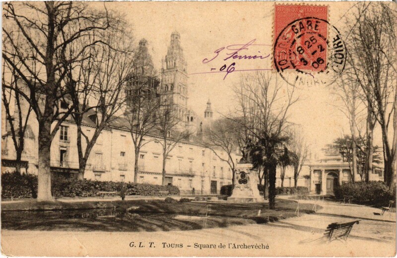 Carte postale ancienne Tours Square de l'Archeveche à Tours
