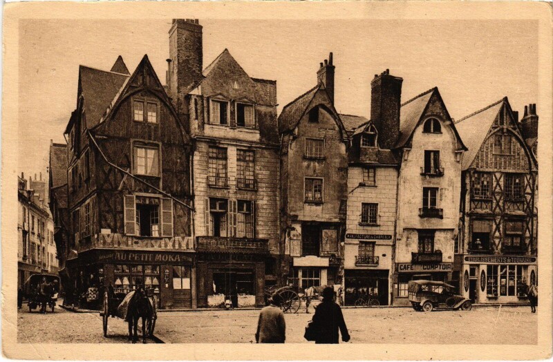 Carte postale ancienne Tours Place Plumereau à Tours
