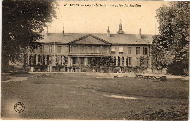 Carte postale ancienne Tours La Prefecture à Tours