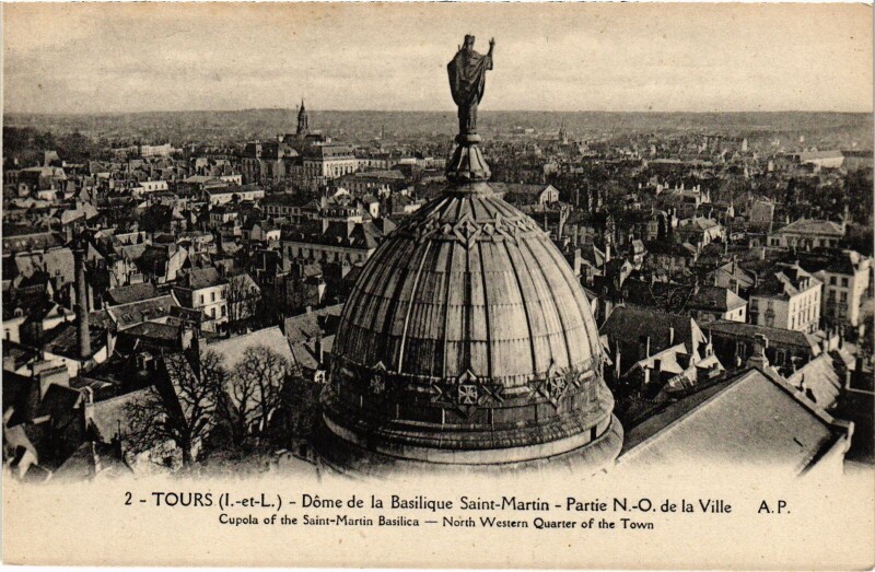 Carte postale ancienne Tours Dome de la Basilique Saint-Martin à Tours