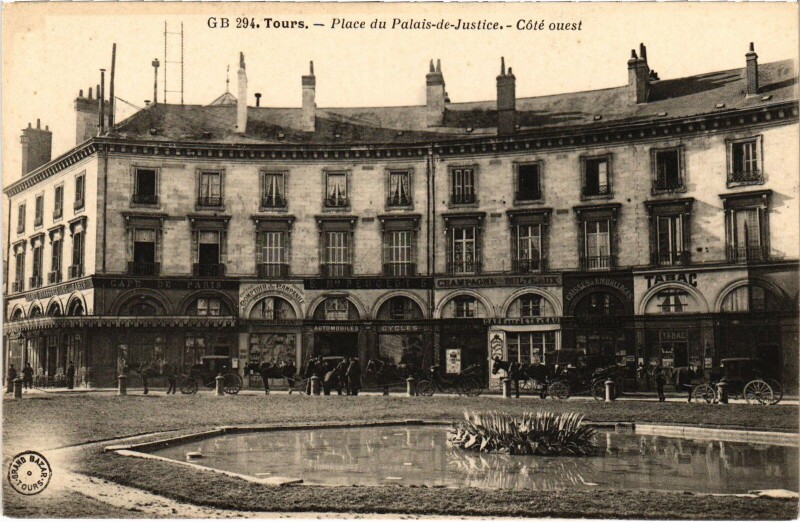 Carte postale ancienne Tours Place du Palais à Tours