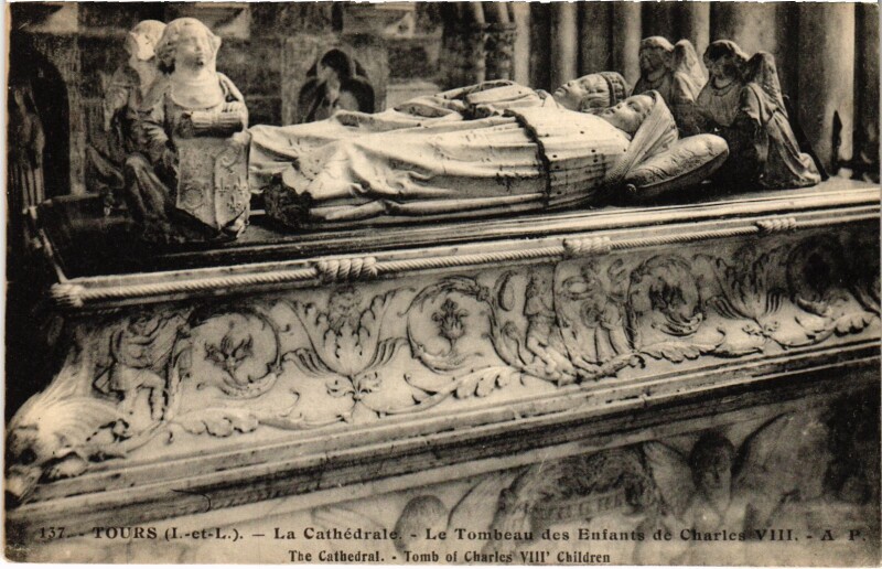 Carte postale ancienne Tours La Cathedrale Tombeau de Charles Viii à Tours