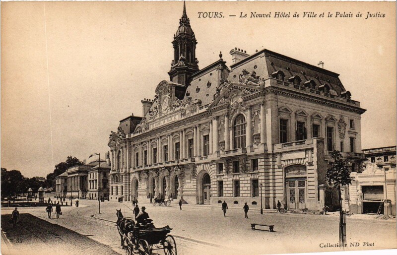 Carte postale ancienne Tours Hotel de Ville Palais de Justice à Tours