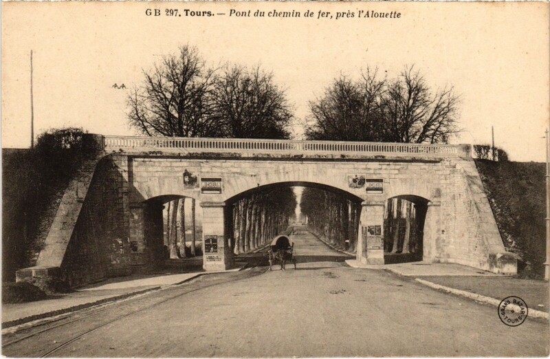 Carte postale ancienne Tours Pont du chemin de fer à Tours