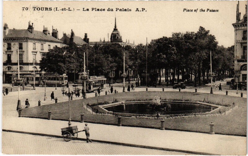 Carte postale ancienne Tours Place du Palais à Tours