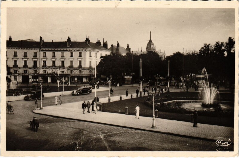 Carte postale ancienne Tours Place Jean Jaures à Tours