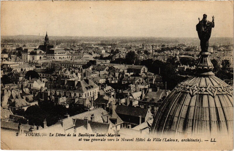 Carte postale ancienne Tours Dome de la Basilique Saint-Martin à Tours