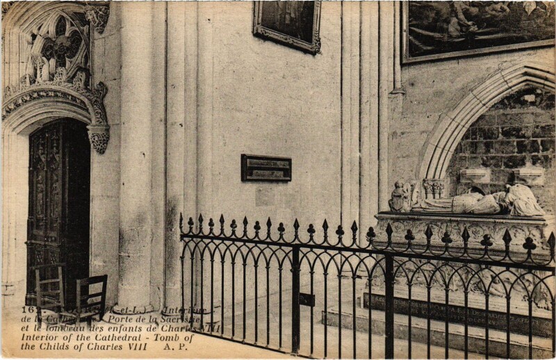 Carte postale ancienne Tours Interieur de la Cathedrale à Tours