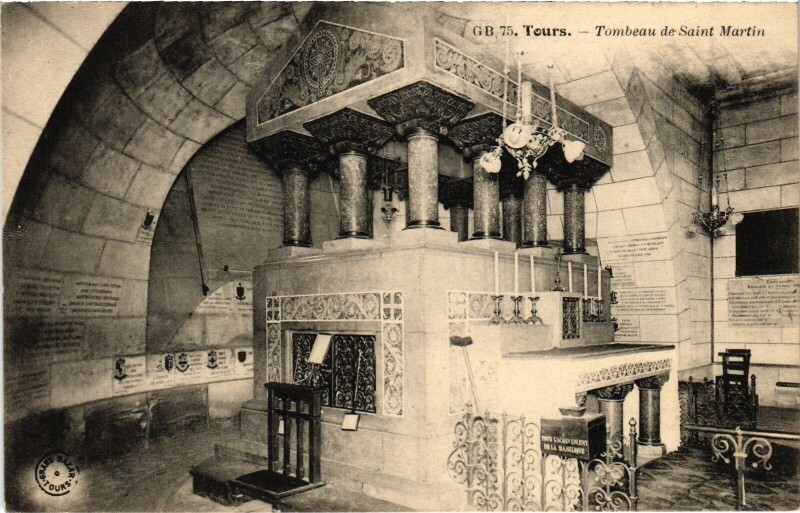 Carte postale ancienne Tours Tombeau de Saint-Martin à Tours