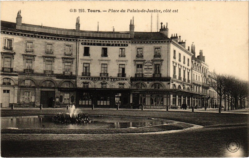 Carte postale ancienne Tours Place du Palais à Tours