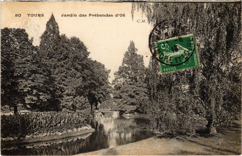 Carte postale ancienne Tours Jardin des Prebendes d'Oe à Tours