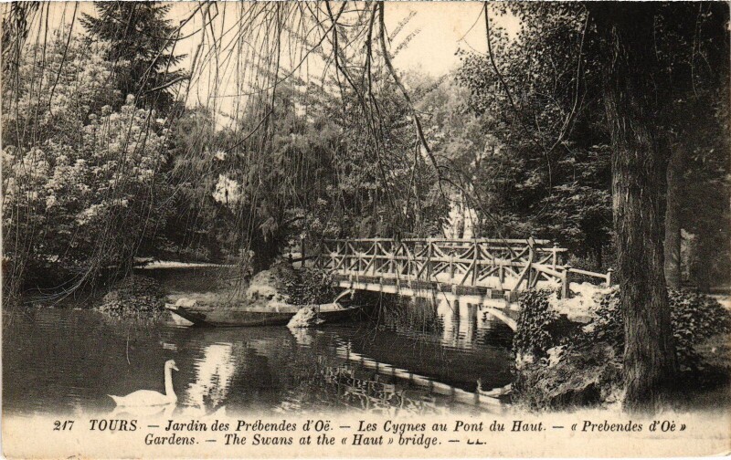 Carte postale ancienne Tours Jardin des Prebendes d'Oe à Tours