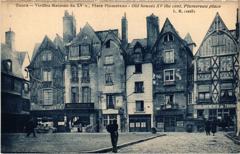 Carte postale ancienne Tours Vieilles maisons Place Plumereau à Tours