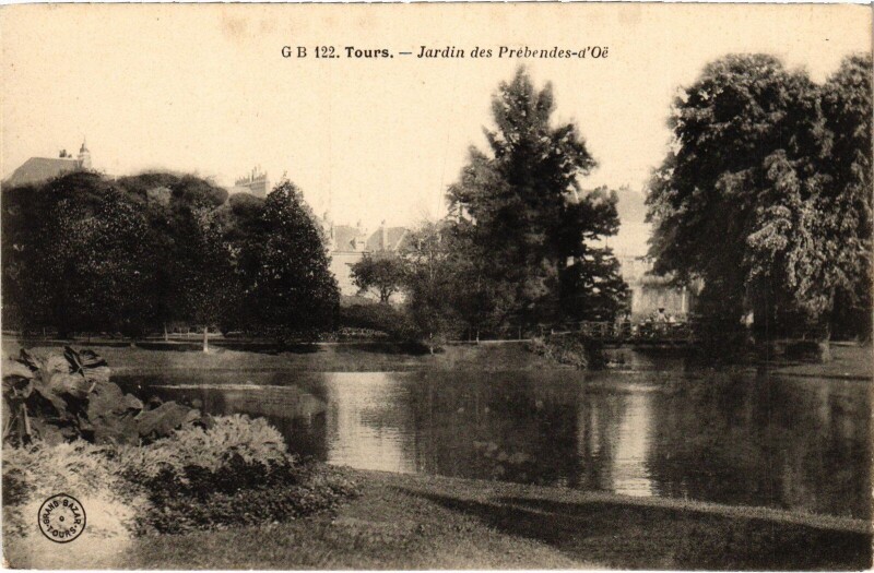 Carte postale ancienne Tours Jardin des Prebendes d'Oe à Tours
