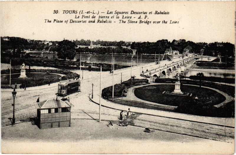 Carte postale ancienne Tours Squares Descartes et Rabelais à Descartes