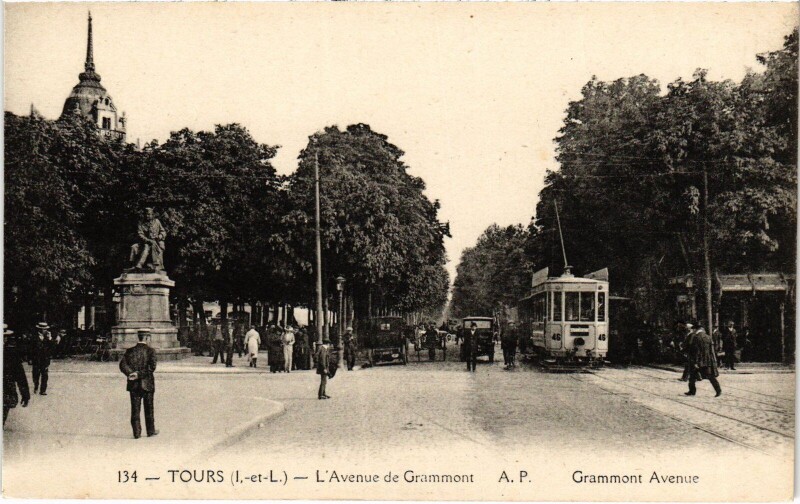 Carte postale ancienne Tours Avenue de Grammont à Tours