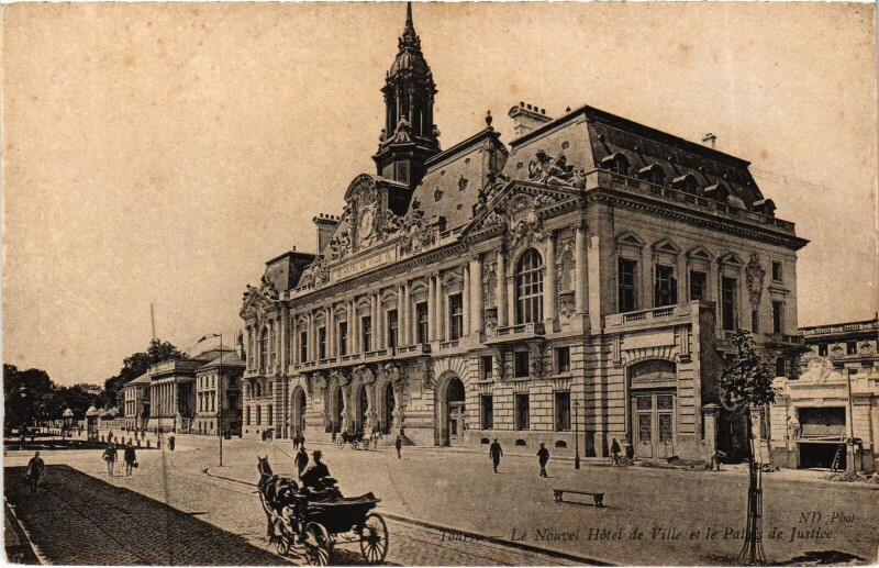 Carte postale ancienne Tours Hotel de Ville Palais de Justice à Tours