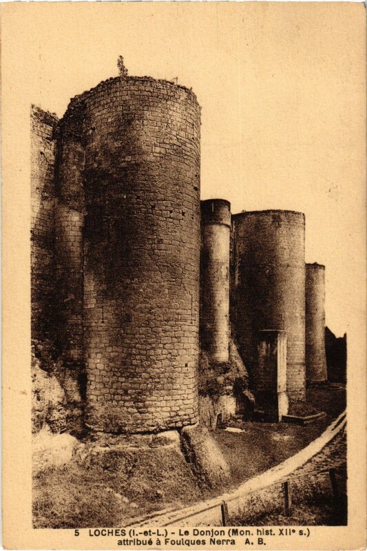 Carte postale ancienne Loches Le Donjon à Loches