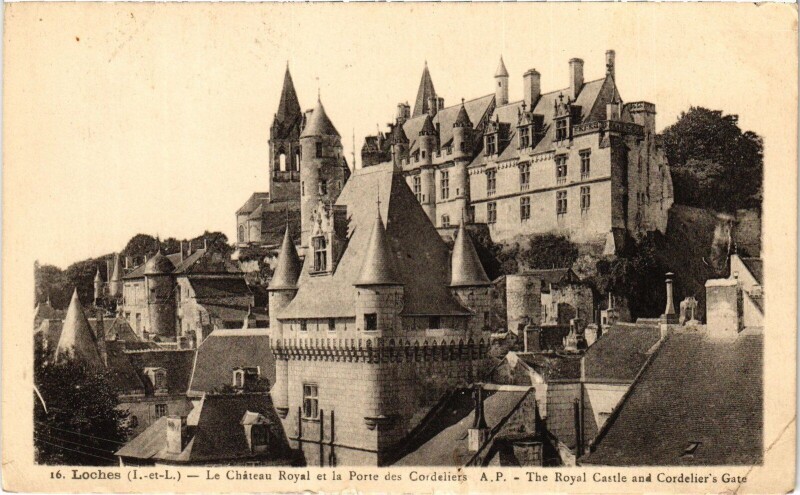 Carte postale ancienne Loches Chateau Royal Porte des Cordeliers à Loches