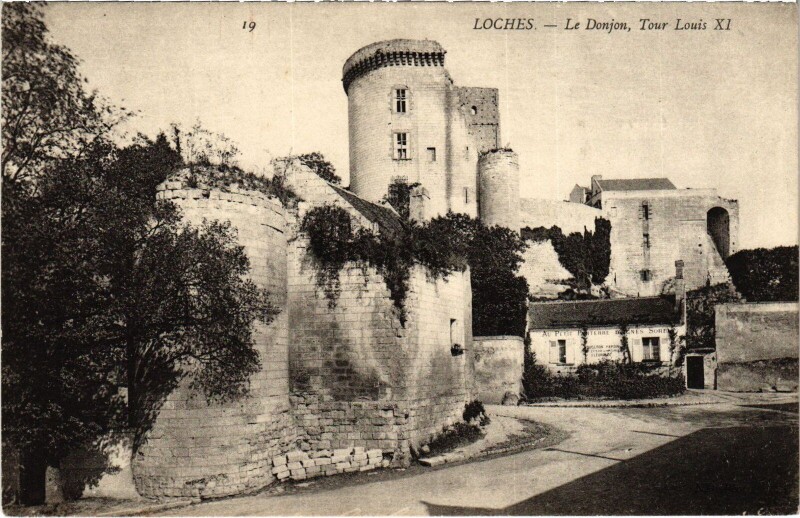 Carte postale ancienne Loches Le Donjon à Loches