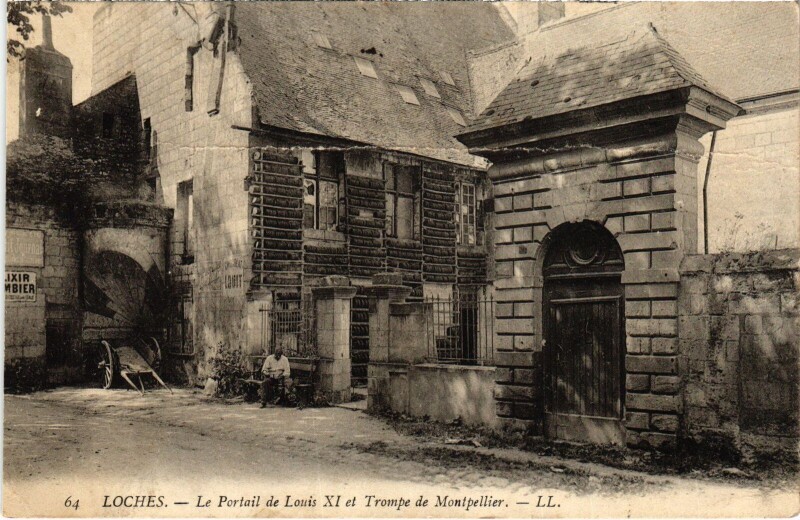 Carte postale ancienne Loches Portail de Louis Xi à Loches