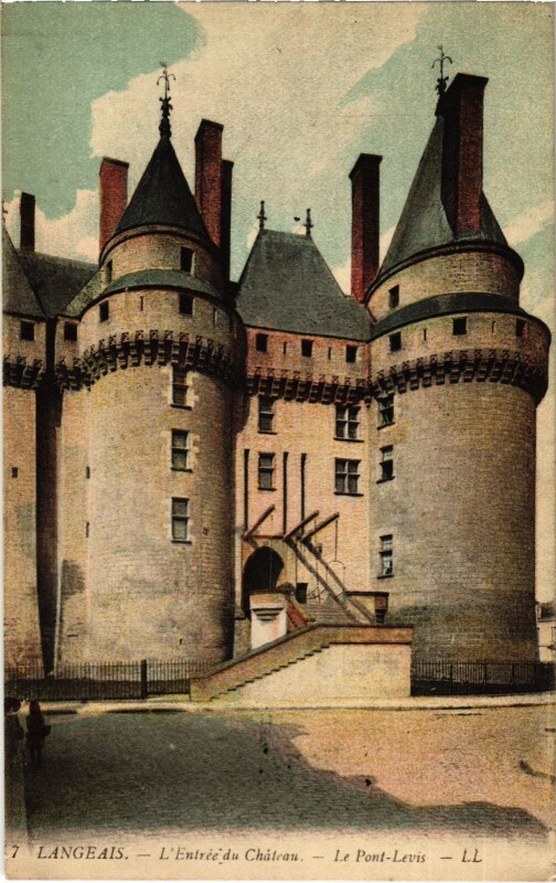 Carte postale ancienne Langeais Le Chateau entree à Langeais