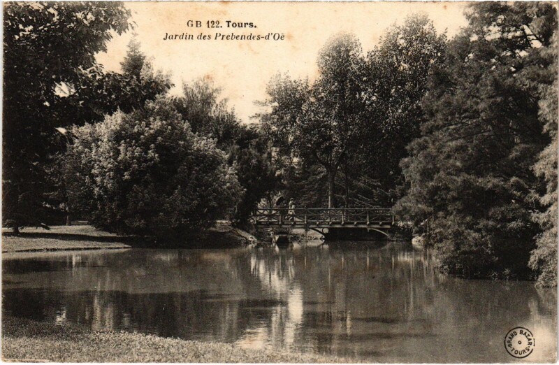 Carte postale ancienne Tours Jardin des Prebendes d'Oe à Tours