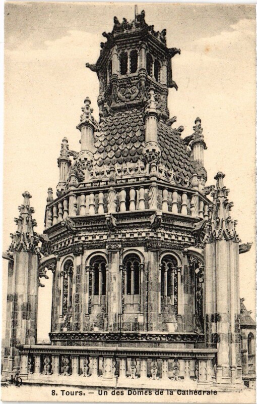 Carte postale ancienne Tours un des Domes de la Cathedrale à Tours