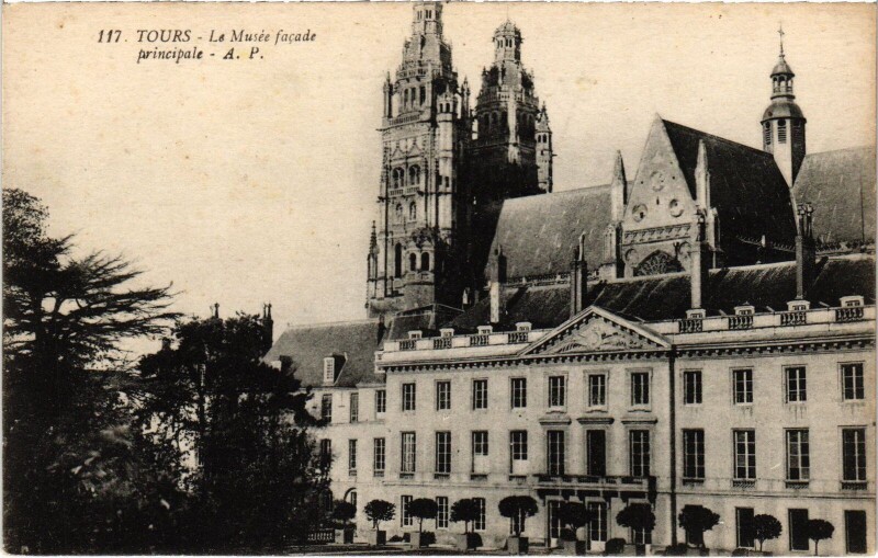 Carte postale ancienne Tours Le Musee à Tours