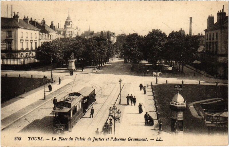 Carte postale ancienne Tours Place du Palais Avenue Grammont à Tours