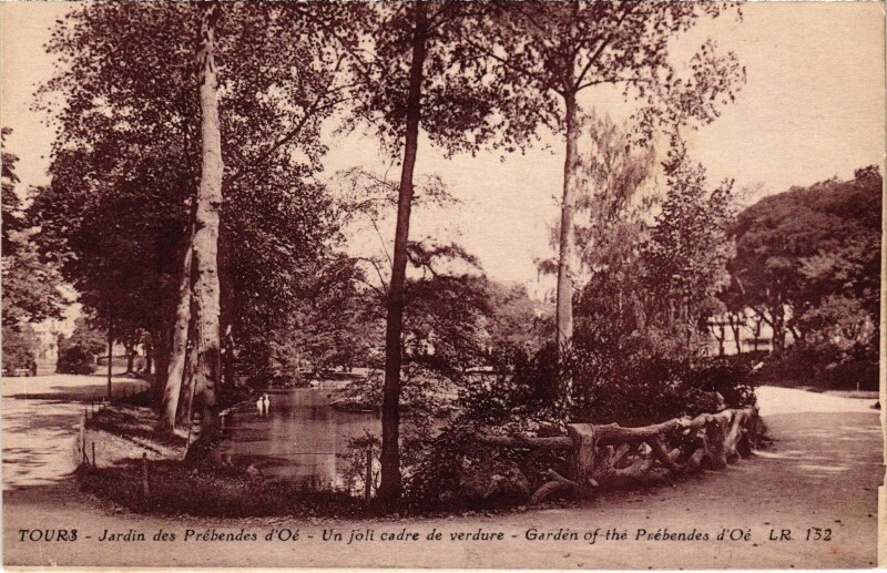 Carte postale ancienne Tours Jardin des Prebendes d'Oe à Tours
